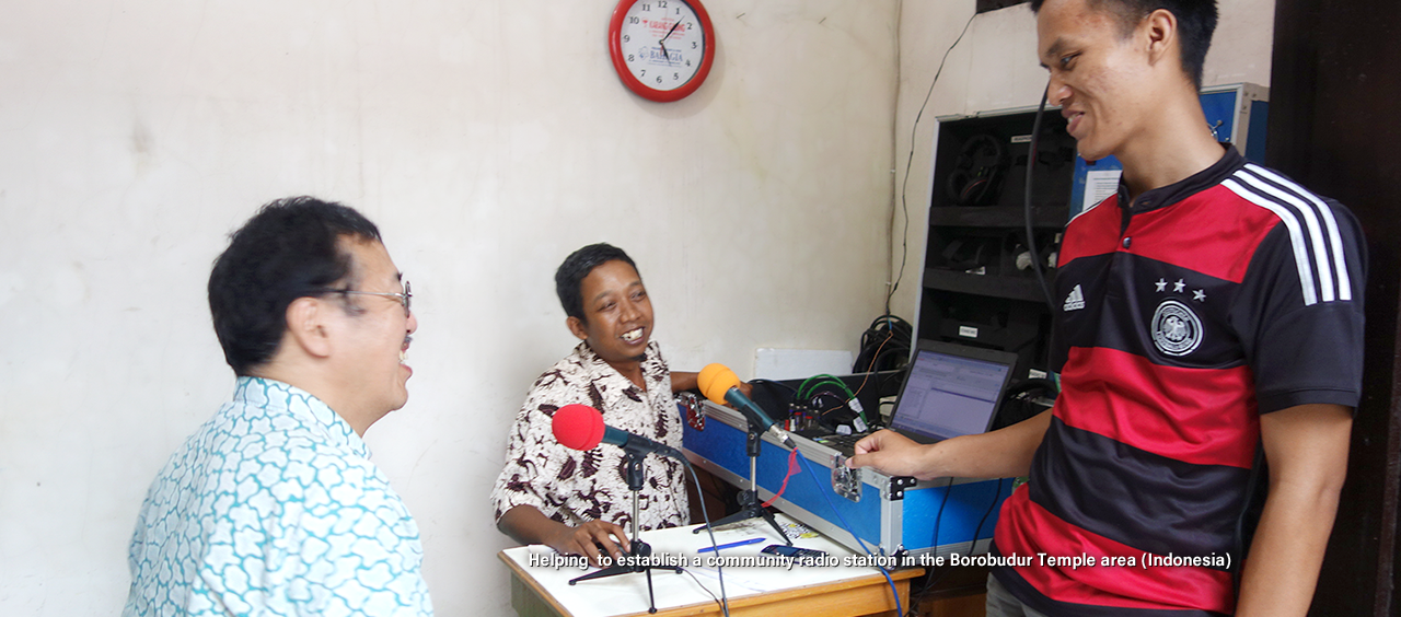 Helping to establish a community radio station in the Borobudur Temple area (Indonesia)